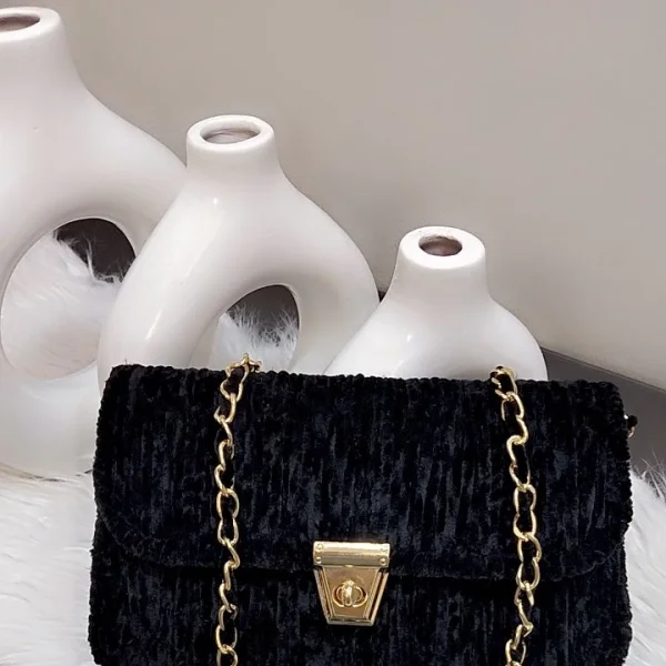 شنطة سوداء